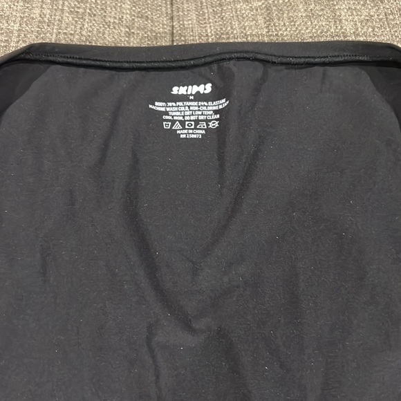 Skims Fits Everybody Henley Crop Top - Picture 2 of 7